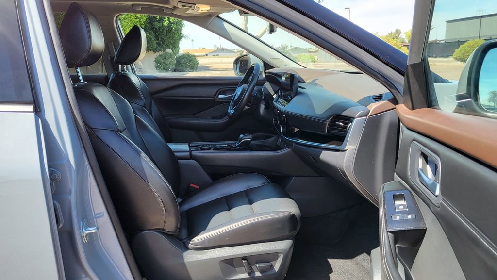 Used 2022 Nissan Rogue SL w/ SL Premium Package image 18