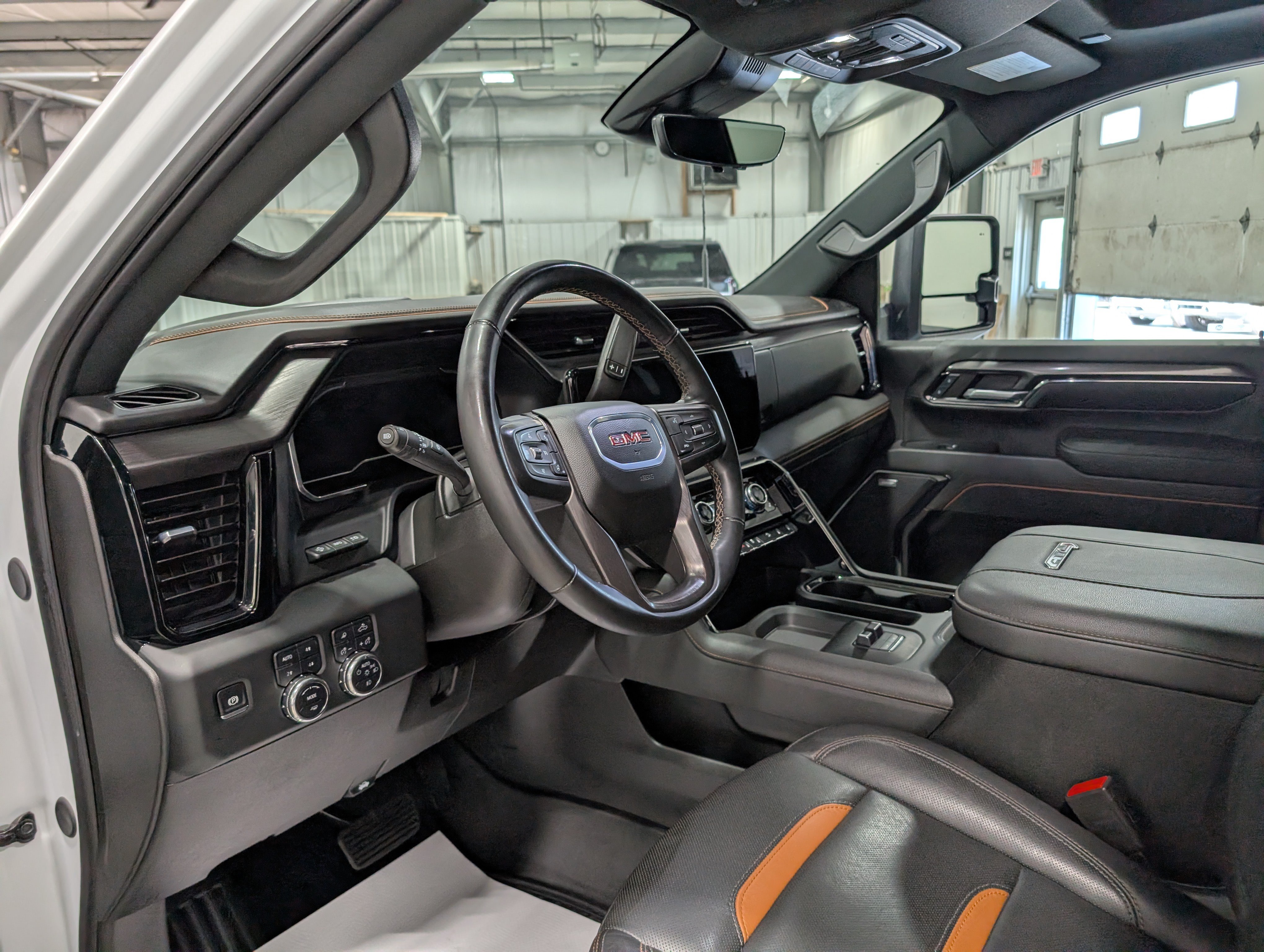 Used 2024 GMC Sierra 2500 AT4 w/ AT4 Premium Plus Package AWD/4WD image 16