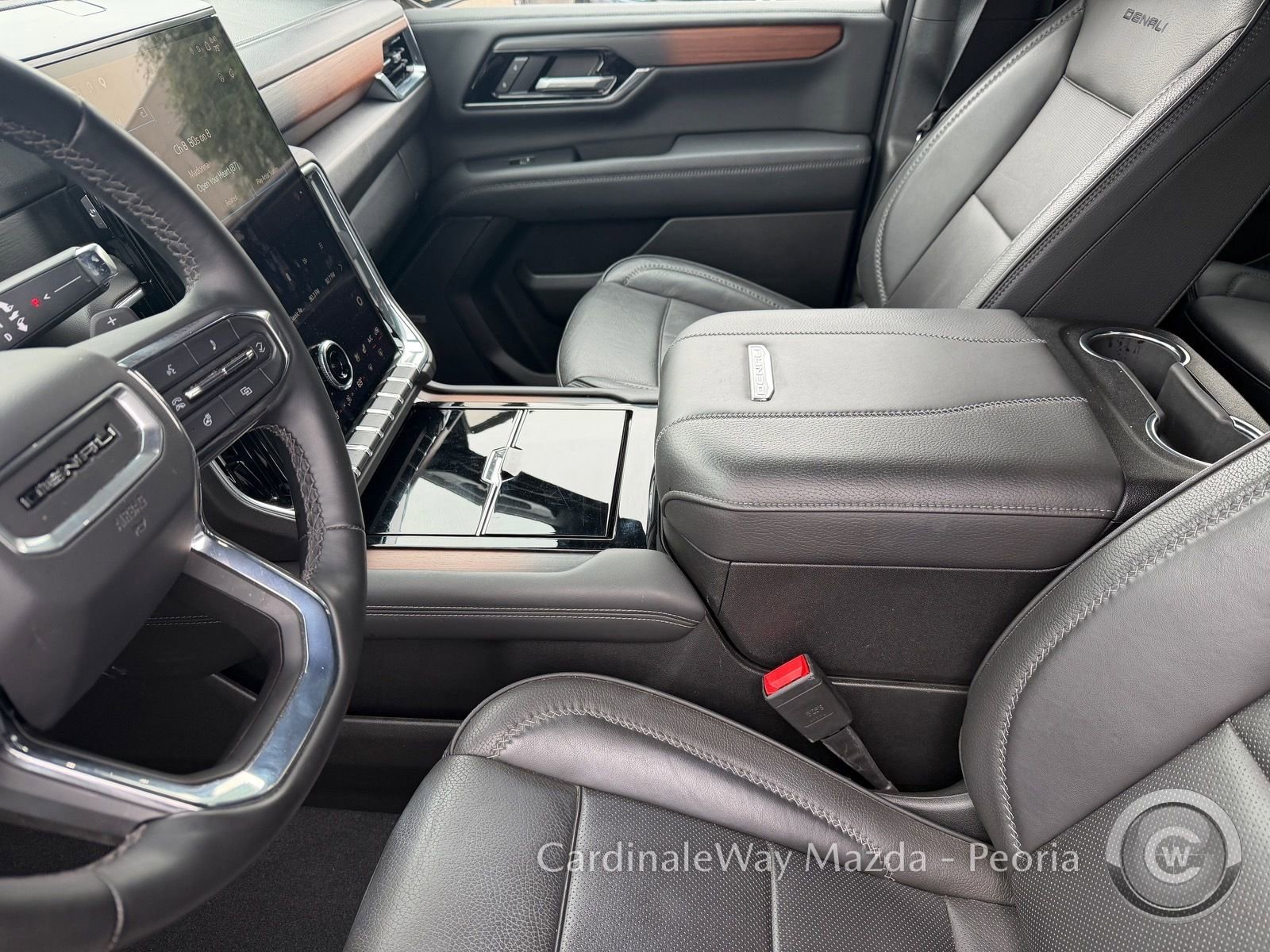 Used 2025 GMC Yukon XL Denali AWD/4WD image 16