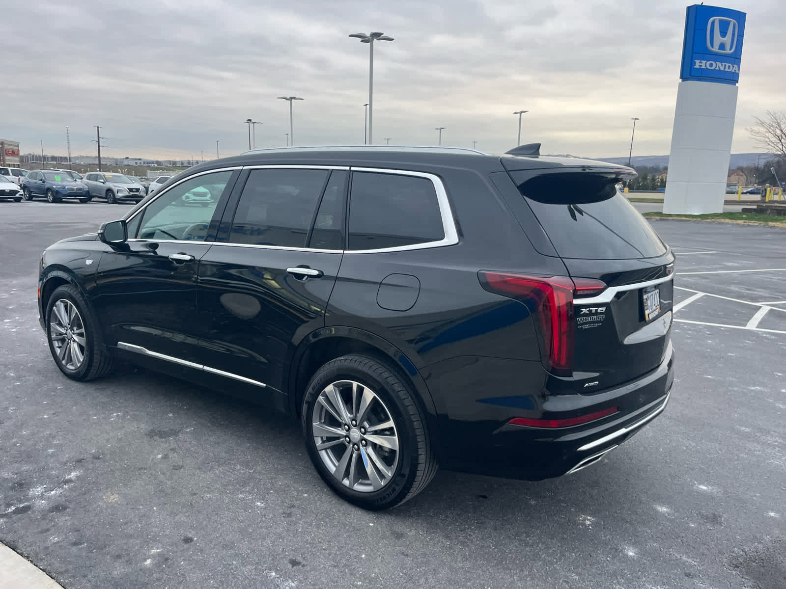 Used 2025 Cadillac XT6 Premium Luxury image 9