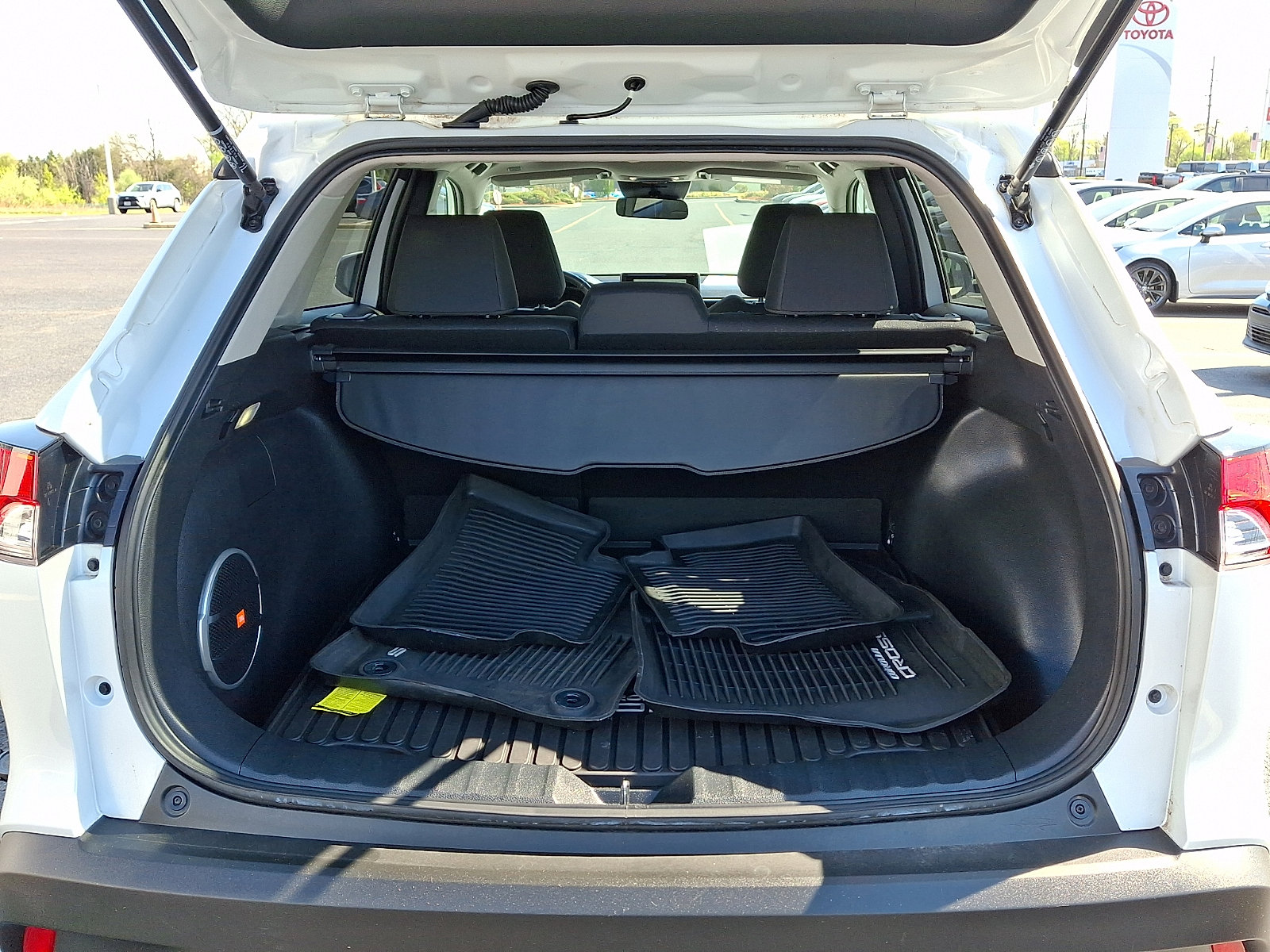 Used 2023 Toyota Corolla Cross LE w/ Moonroof Package image 30