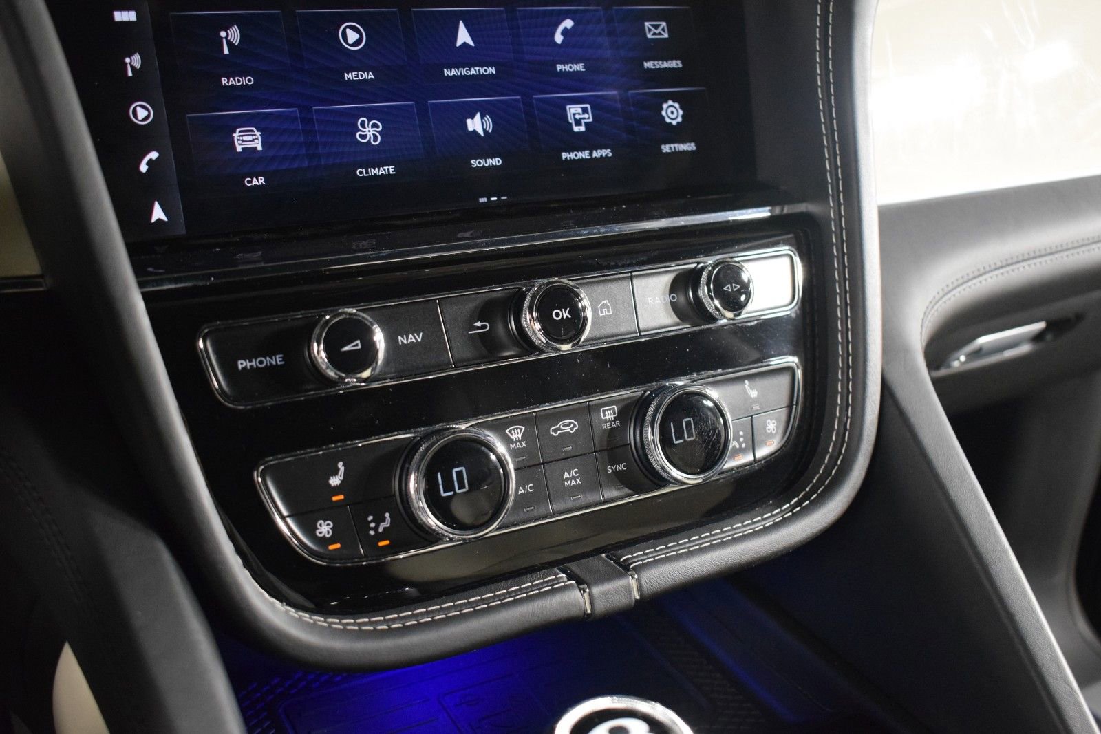 Certified 2024 Bentley Bentayga image 32