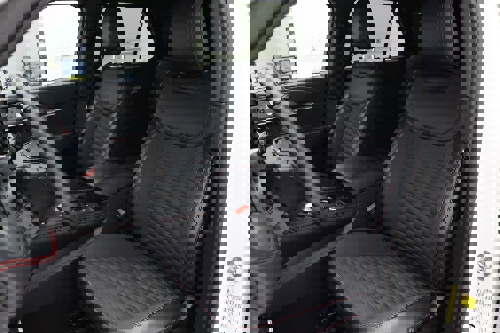 Used 2025 Ford Explorer ST-Line w/ ST-Line Street Pack AWD/4WD image 16