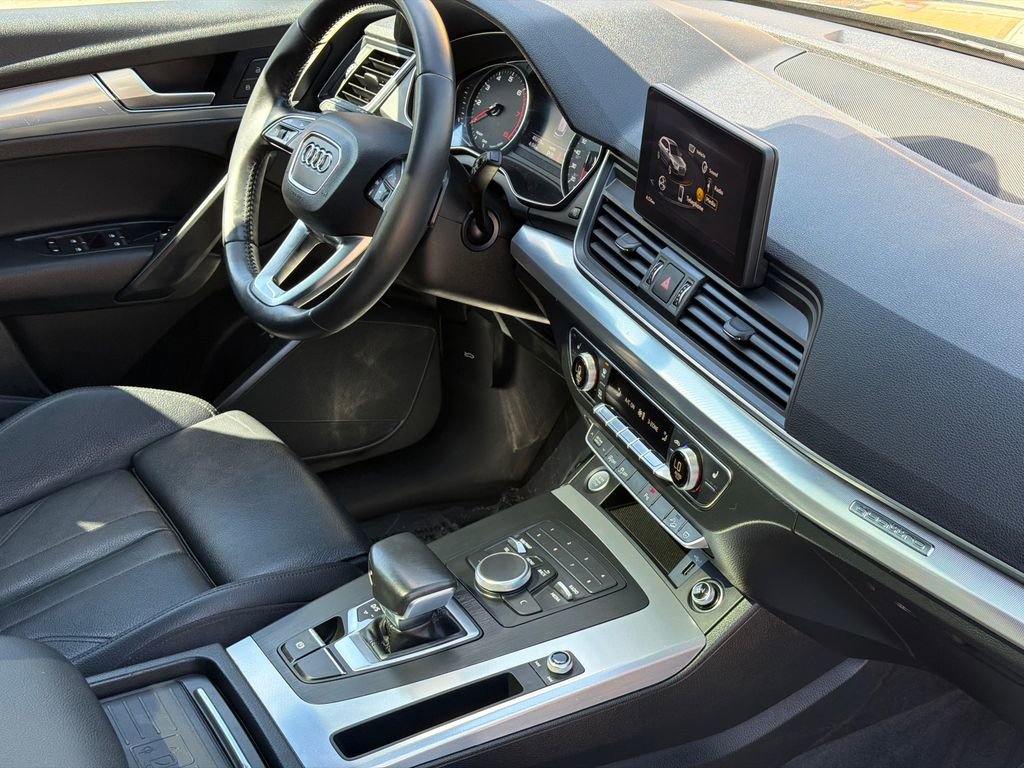 Used 2020 Audi Q5 2.0T Premium w/ Titanium Sport Package AWD/4WD image 9