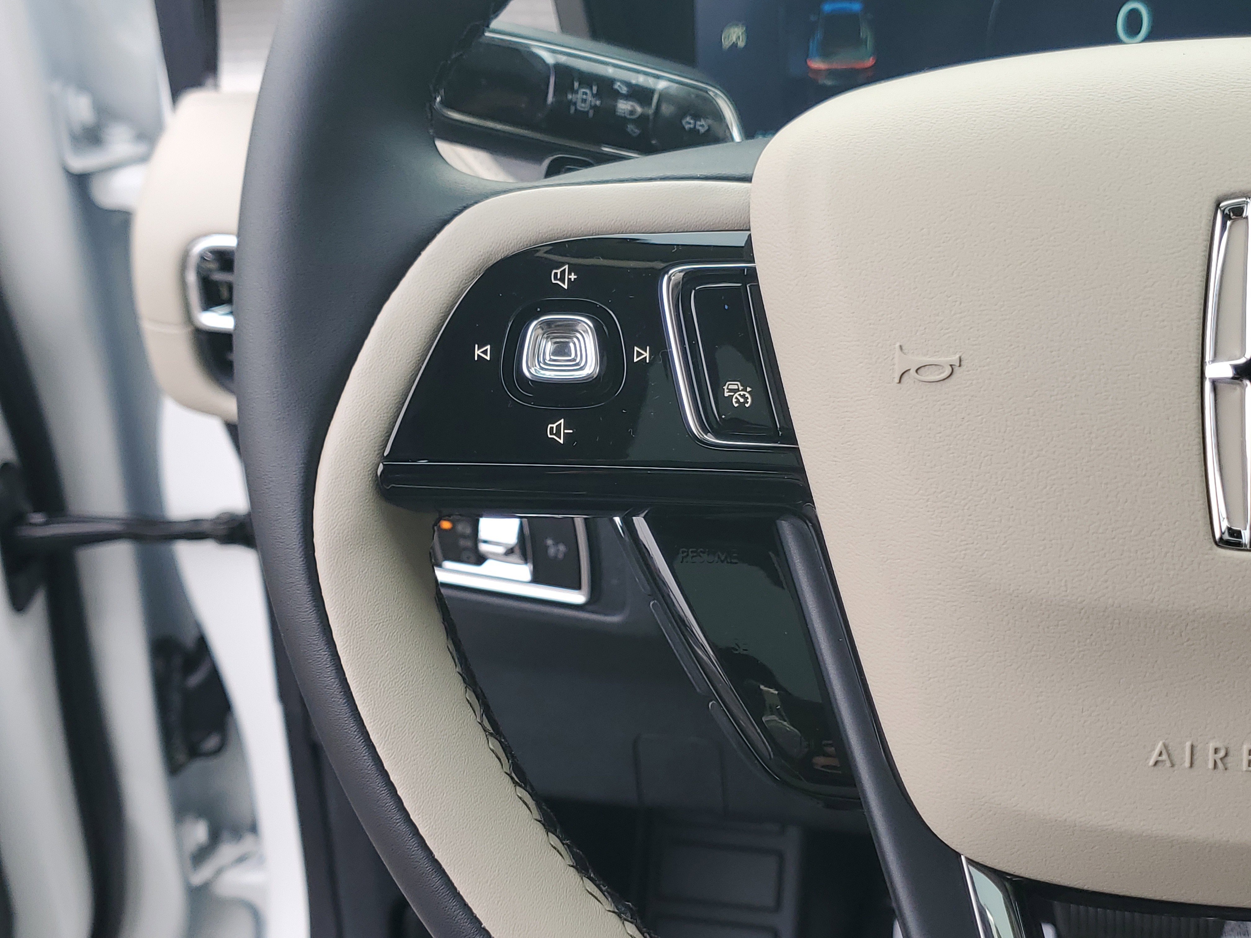 New 2026 Lincoln Corsair Premiere image 17