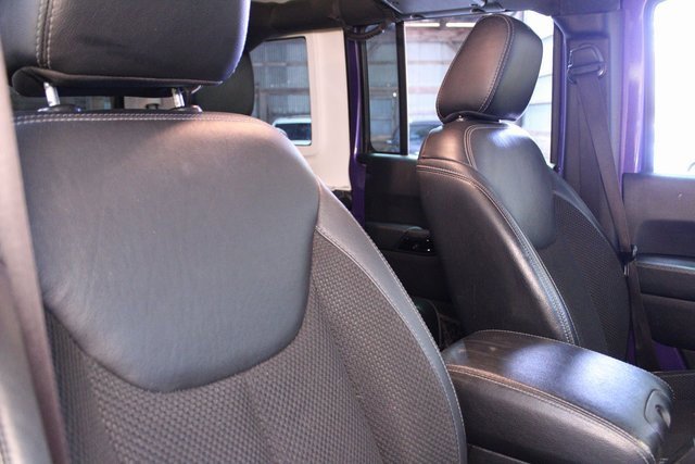 Used 2017 Jeep Wrangler Unlimited Sahara image 11