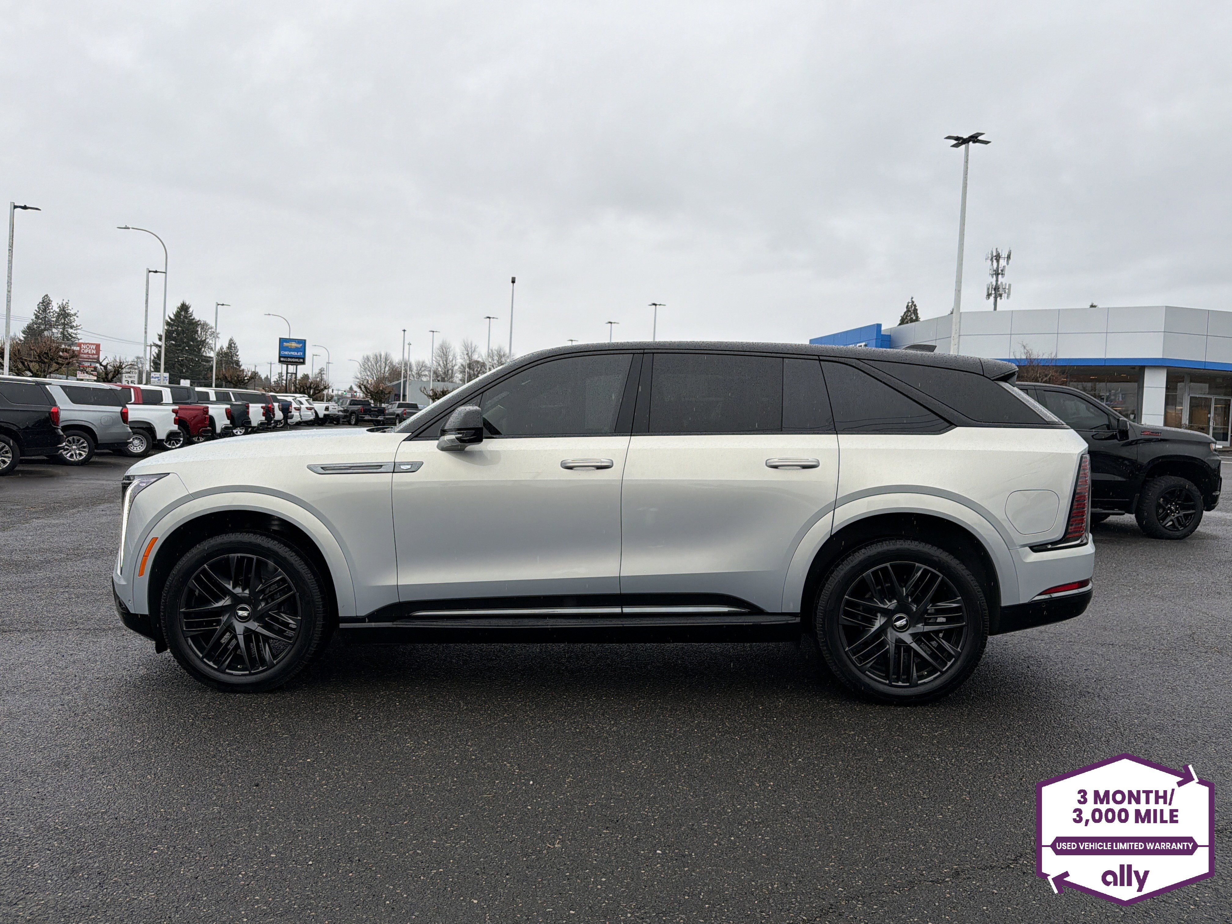 Used 2025 Cadillac Escalade IQ Sport 2 w/ LPO, ONYX Package image 2