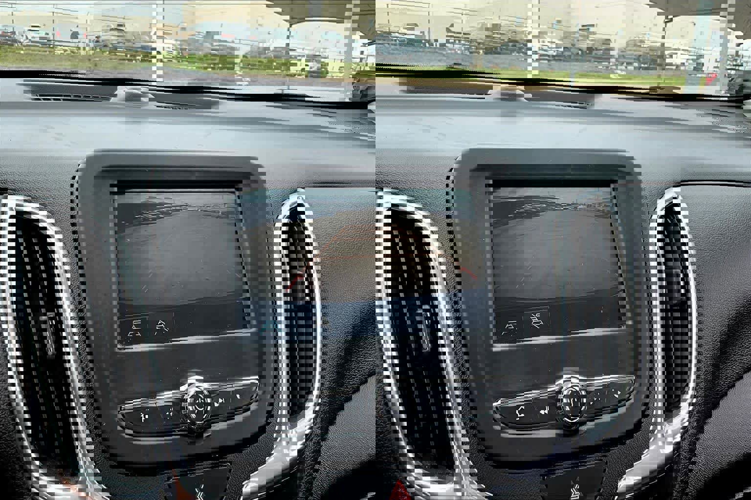 Used 2018 Chevrolet Equinox LT image 23