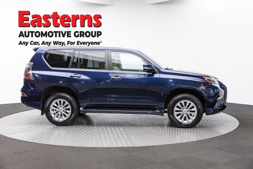 Used 2021 Lexus GX 460 w/ Accessory Package AWD/4WD image 3