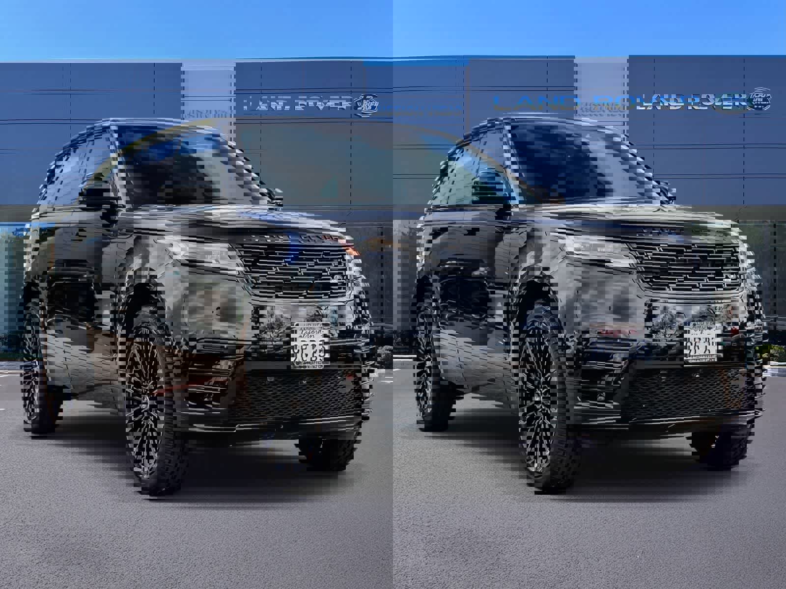 Used 2025 Land Rover Range Rover Velar Dynamic SE image 3