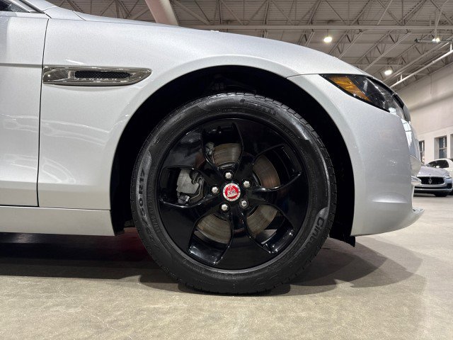 Used 2017 Jaguar XE Premium image 86