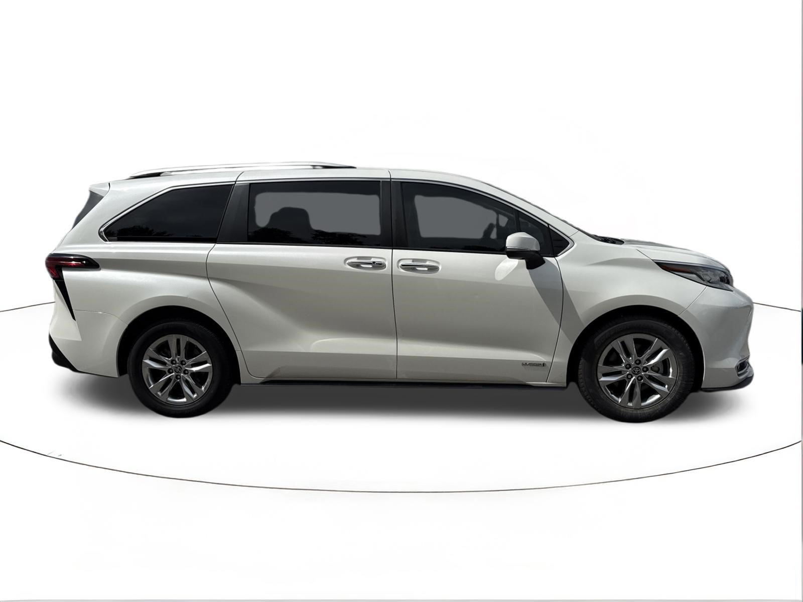 Used 2021 Toyota Sienna Limited AWD/4WD image 2