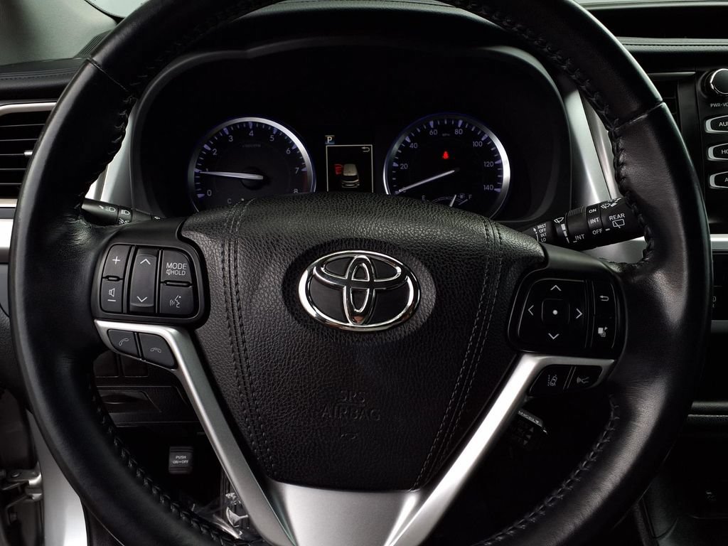 Certified 2018 Toyota Highlander SE FWD image 15