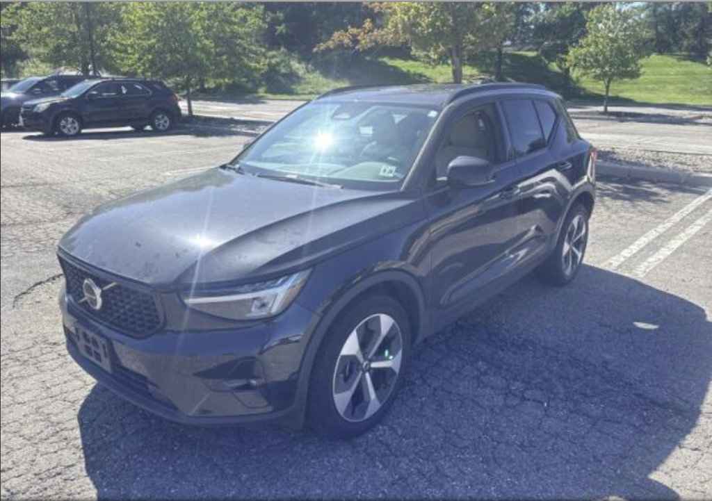 Used 2024 Volvo XC40 B5 Plus w/ Protection Package Premier AWD/4WD image 1