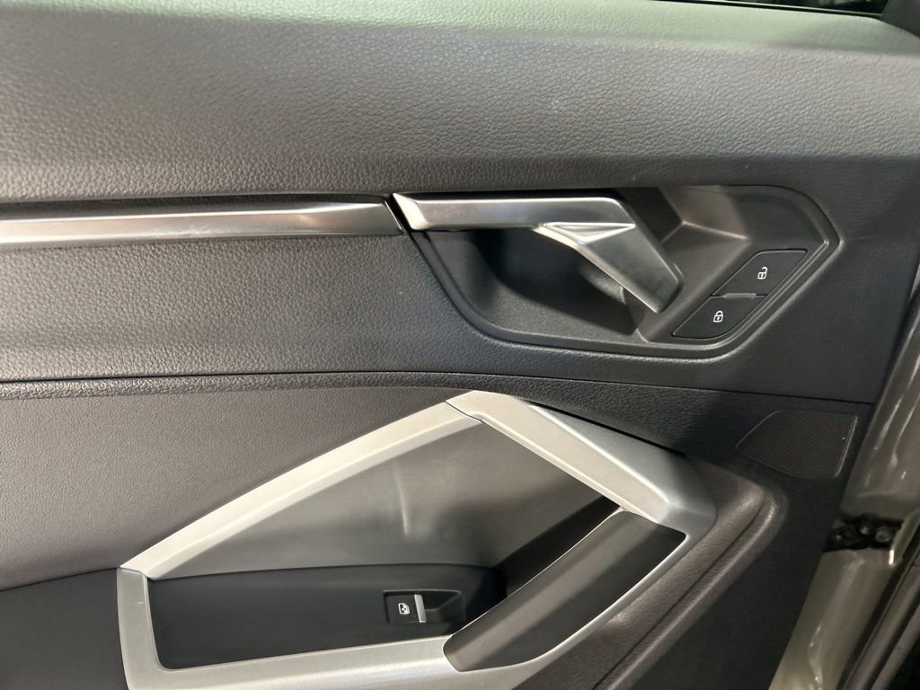 Used 2025 Audi Q3 2.0T Premium image 18