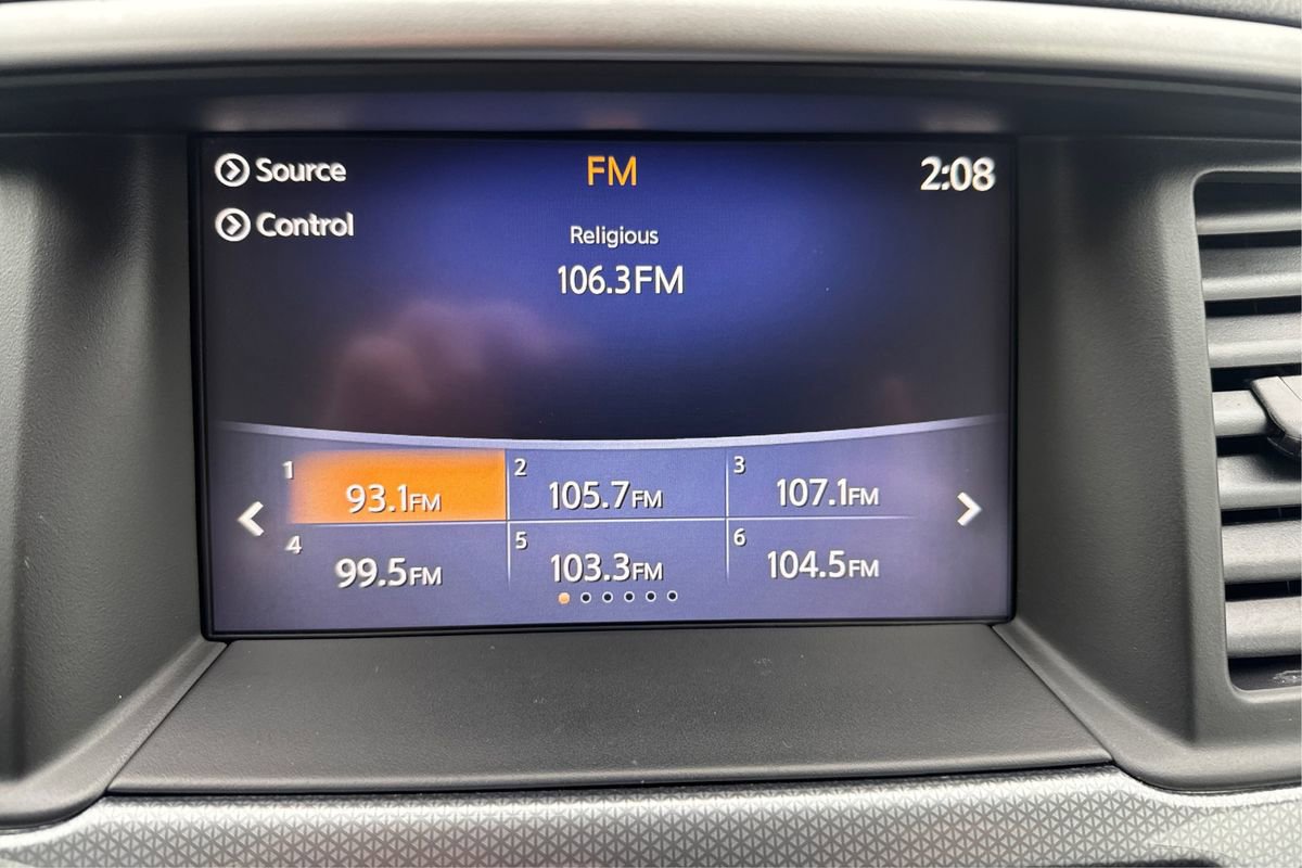 Used 2020 Nissan Pathfinder SL FWD image 12