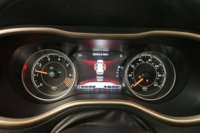 Used 2015 Jeep Cherokee Limited w/ Luxury Group AWD/4WD image 31