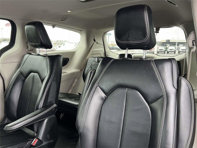 Certified 2022 Chrysler Pacifica Touring-L w/ Uconnect Theater Family Group image 27