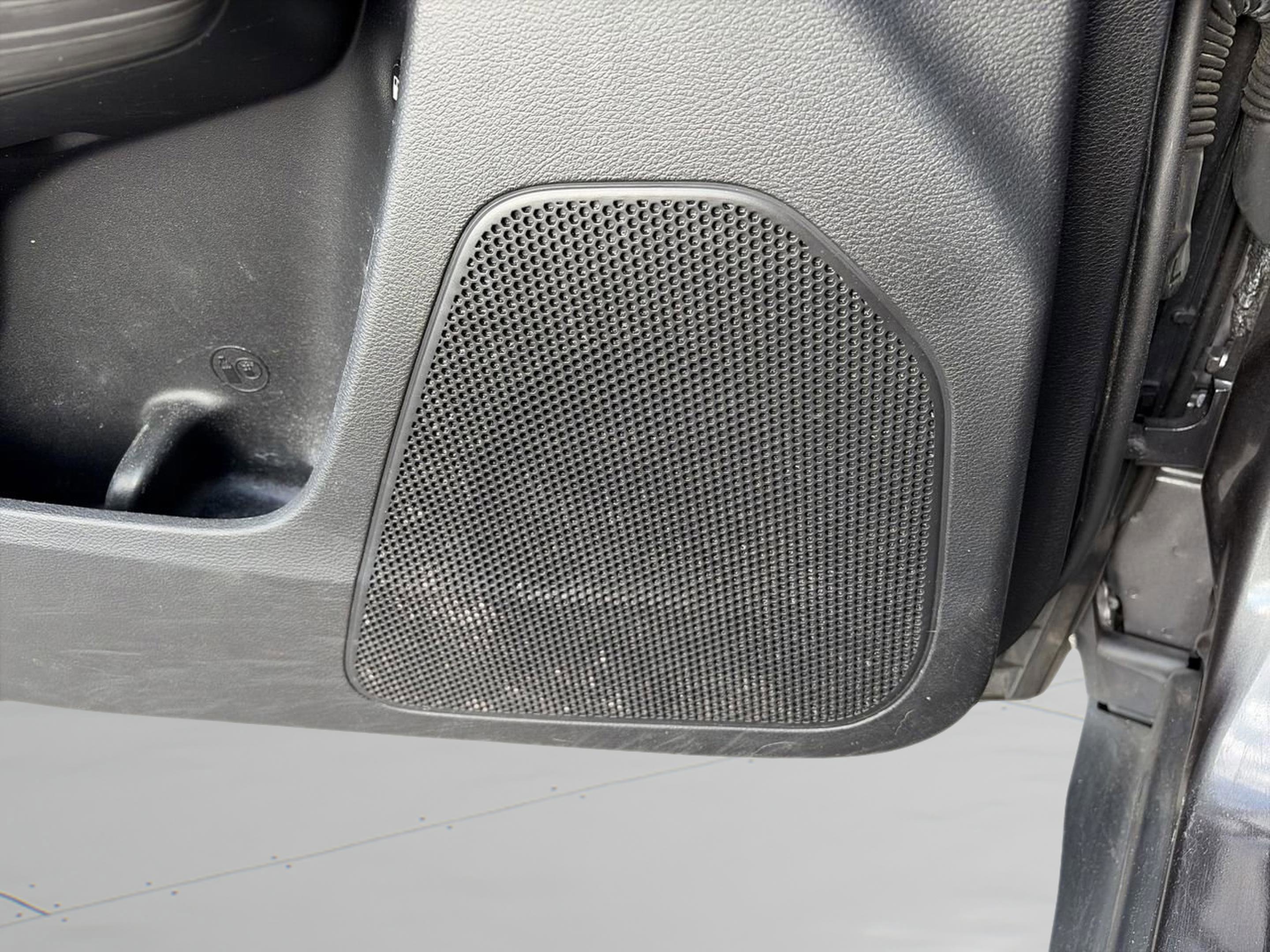 Used 2016 Jeep Cherokee Latitude w/ Cold Weather Group image 26