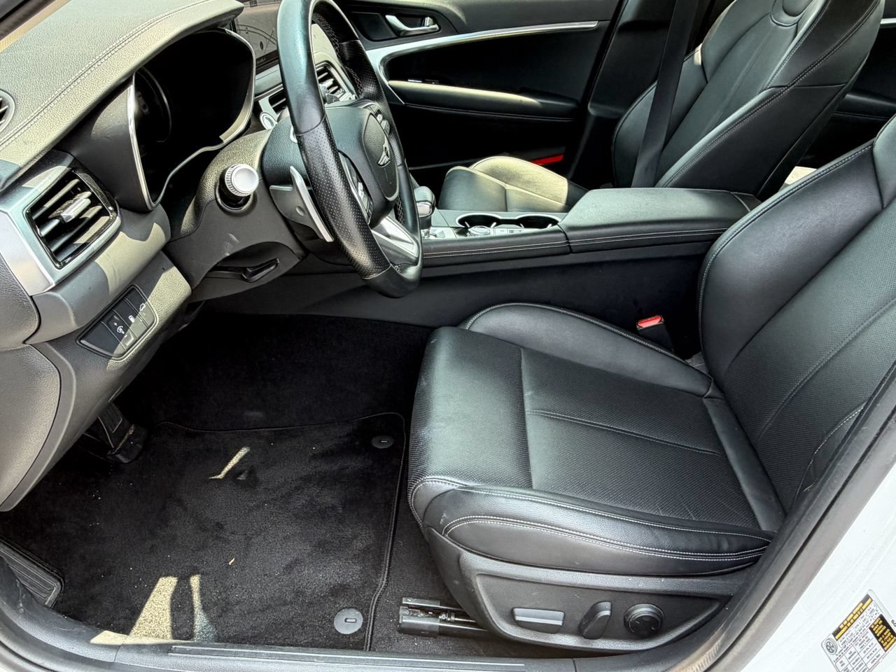 Used 2025 Genesis G70 2.5T AWD/4WD image 17