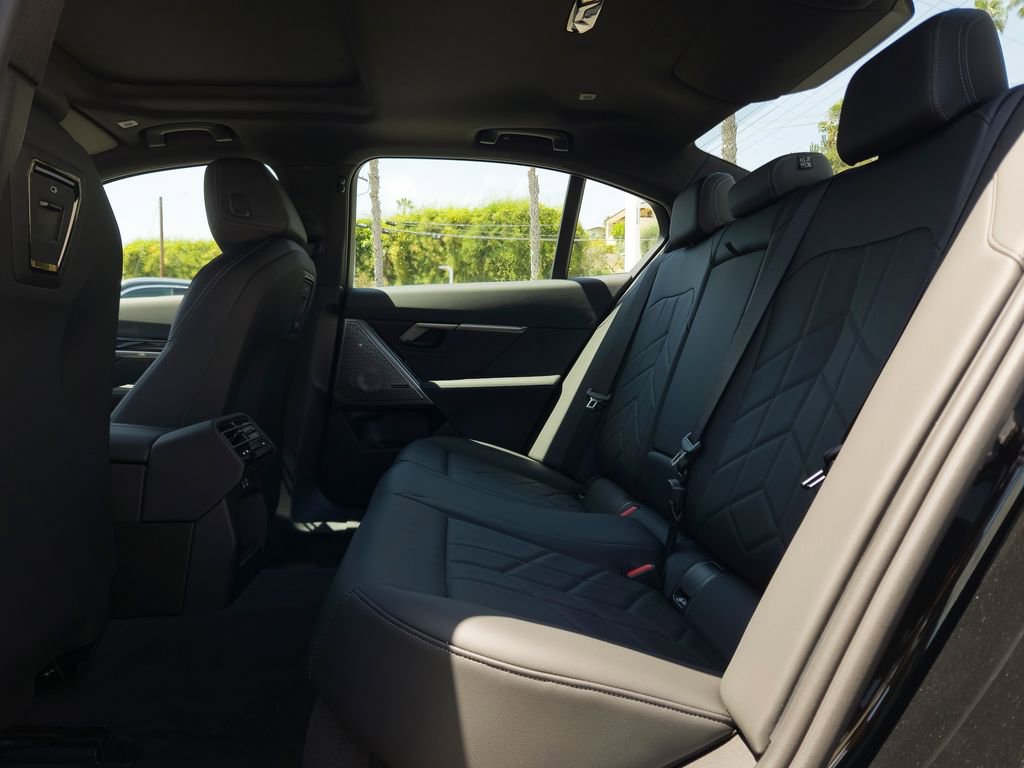 New 2027 BMW i5 eDrive40 w/ M Sport Package RWD image 8