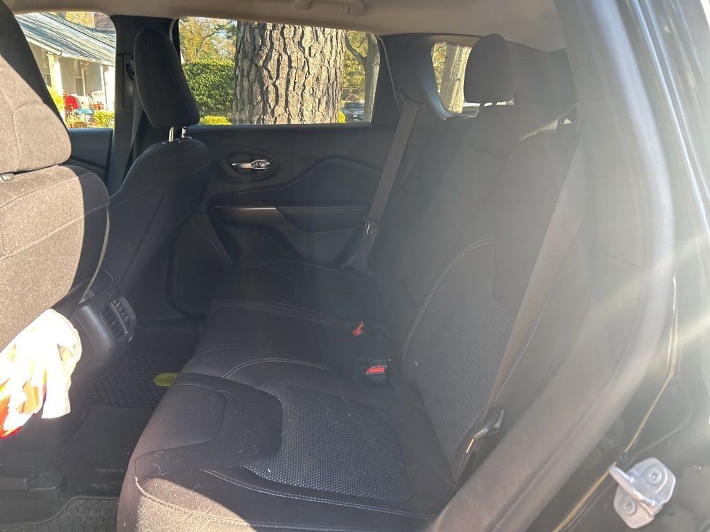 Used 2019 Jeep Cherokee Latitude w/ Cold Weather Group image 22