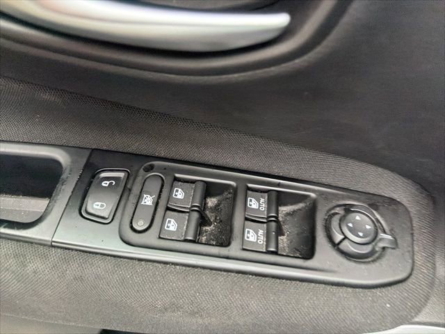 Used 2020 Jeep Renegade Latitude w/ Cold Weather Group image 18