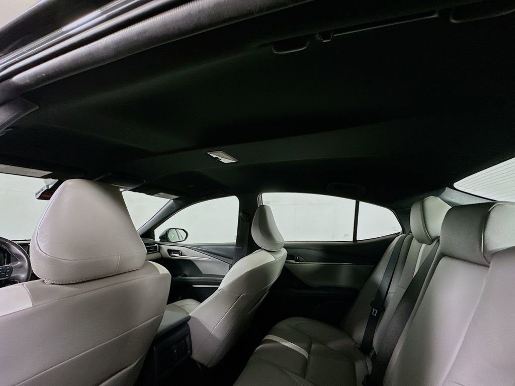 Used 2025 Toyota Camry SE image 13