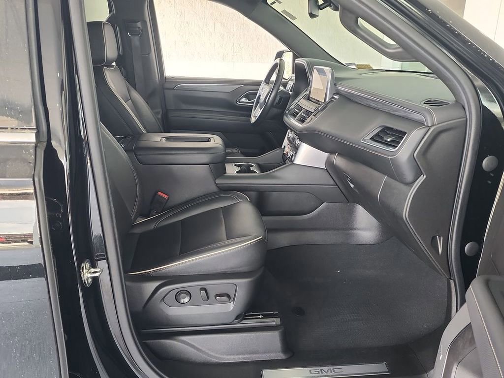 Used 2021 GMC Yukon XL SLT w/ SLT Premium Package image 28