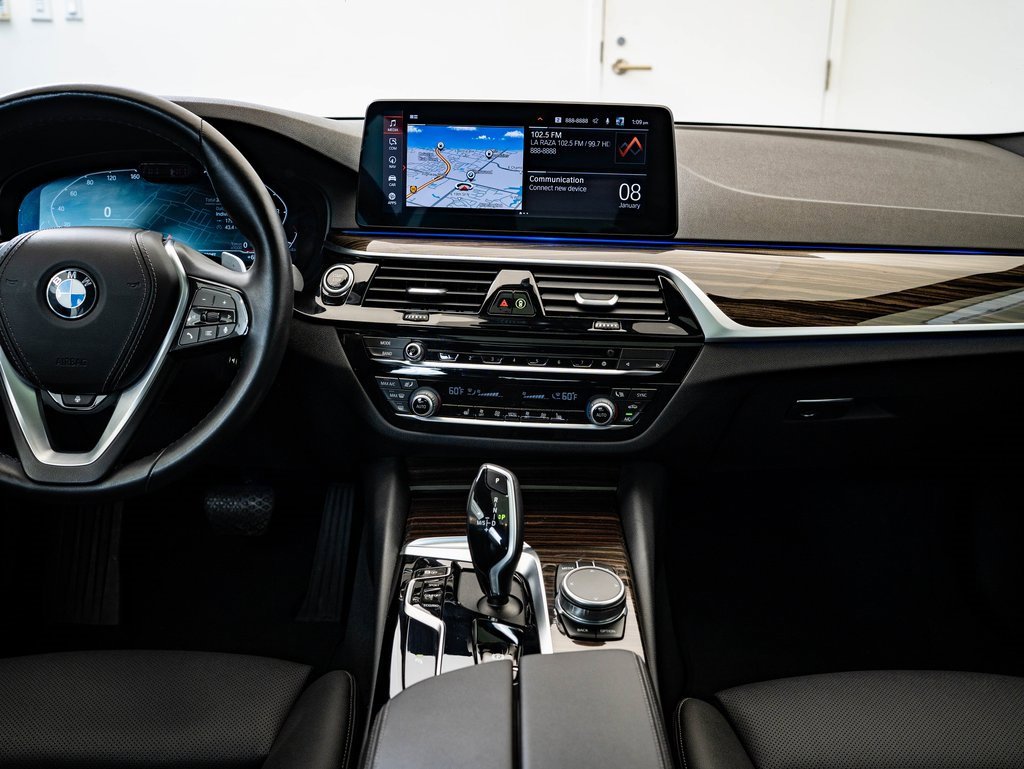 Used 2021 BMW 540i xDrive w/ Premium Package image 28