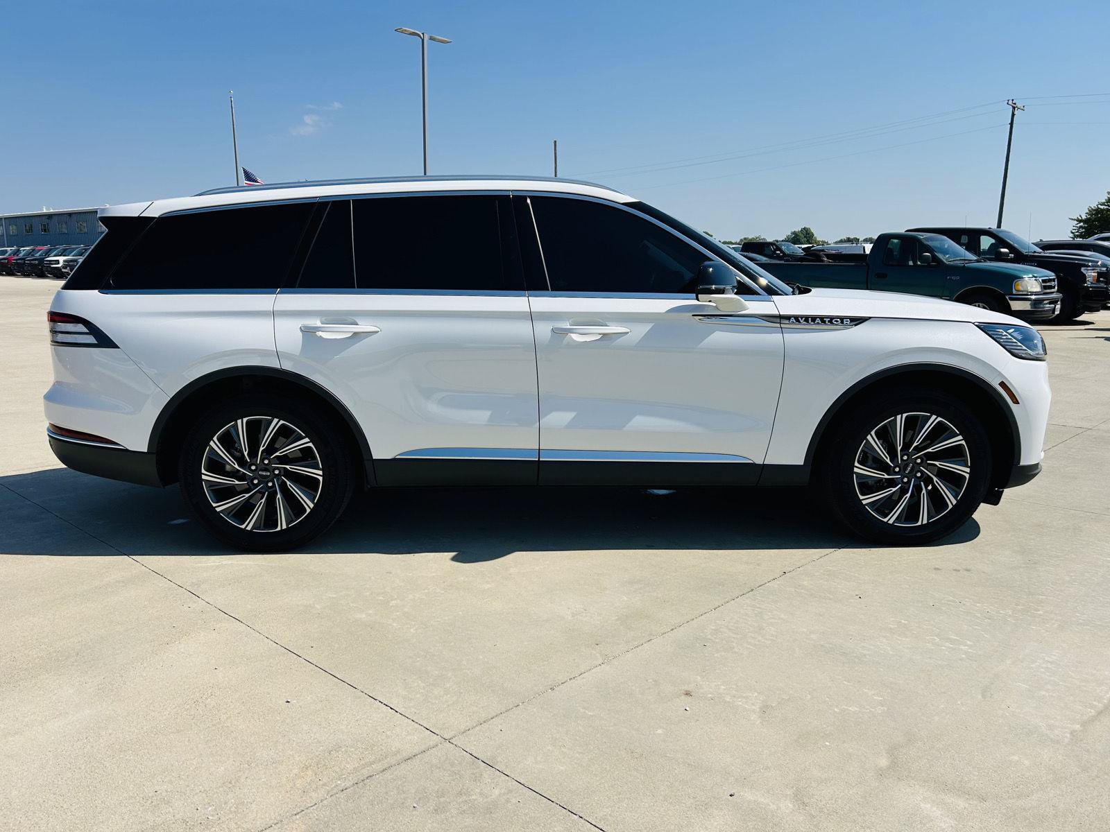 Used 2025 Lincoln Aviator AWD image 47