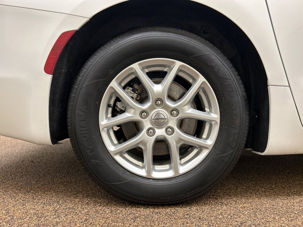 Used 2021 Chrysler Voyager Lxi image 27