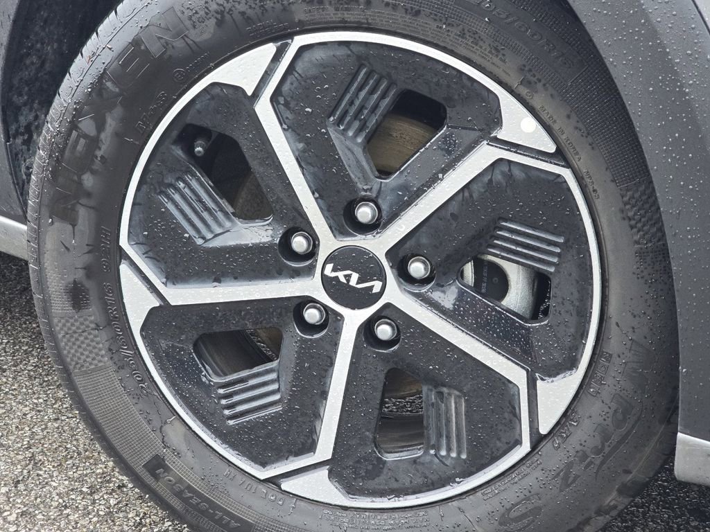 Used 2023 Kia Niro EX image 10