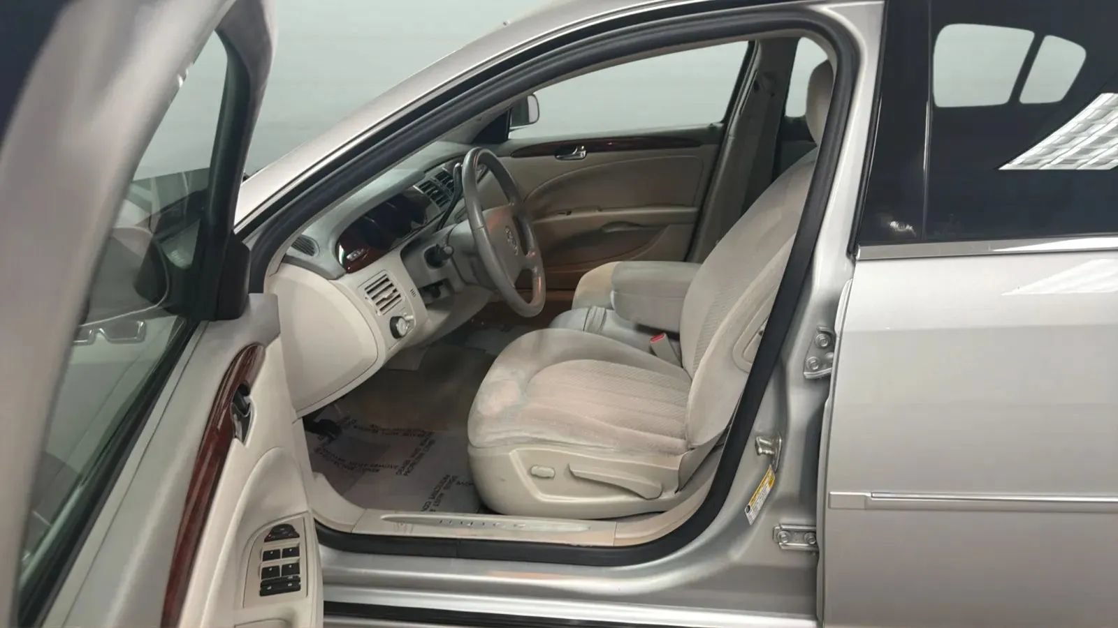 Used 2011 Buick Lucerne CX FWD image 18