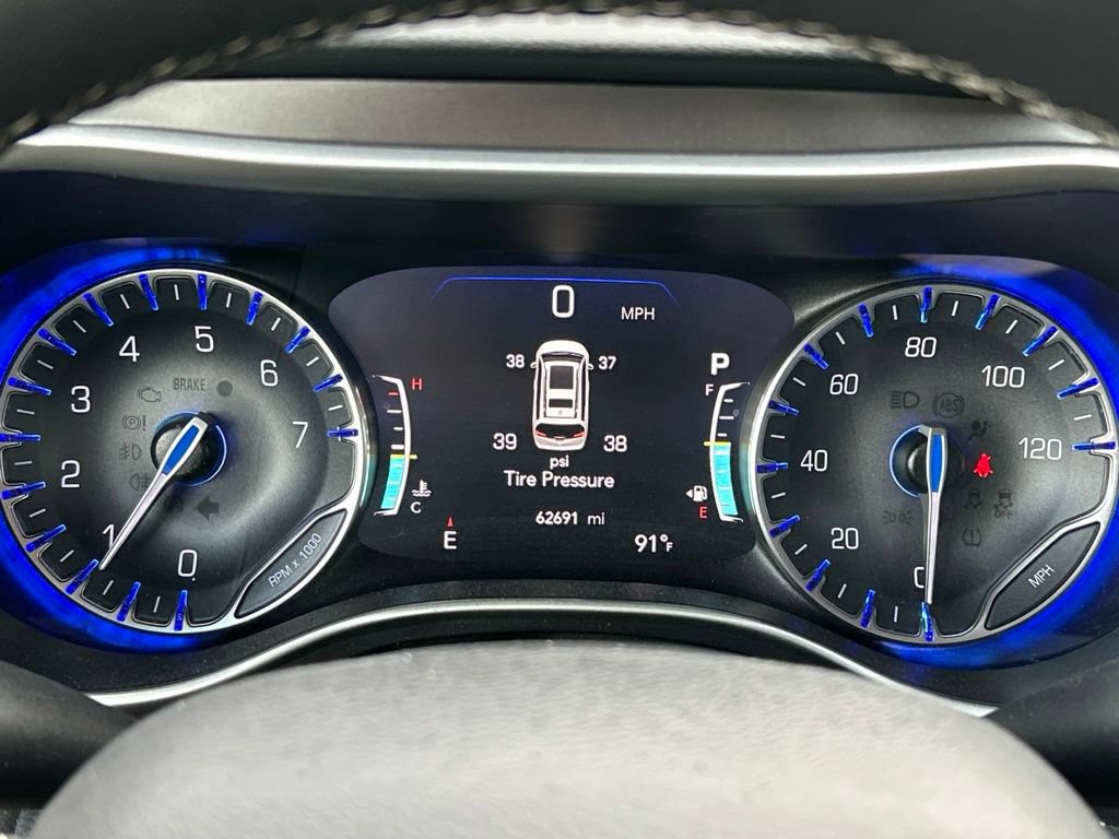 Used 2023 Chrysler Pacifica Touring-L FWD image 23