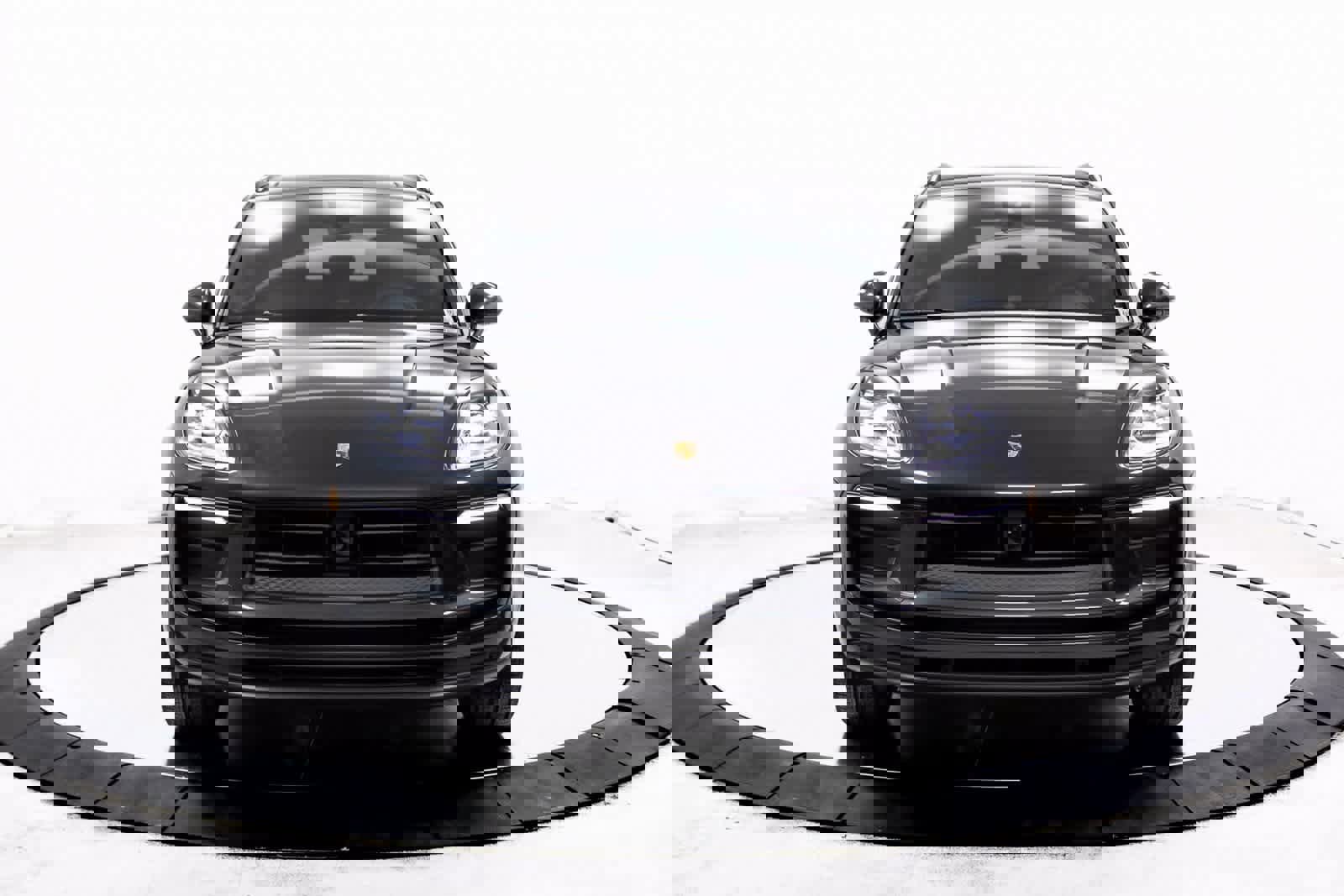 Certified 2025 Porsche Macan image 10