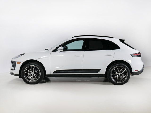 Certified 2025 Porsche Macan image 2