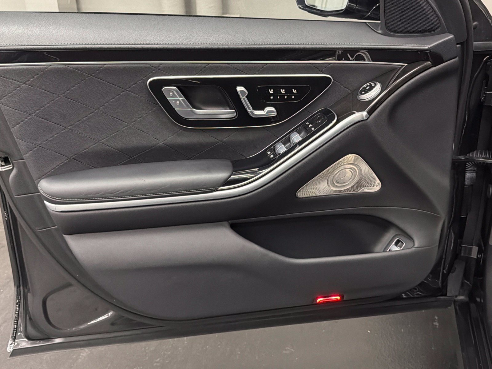 Certified 2023 Mercedes-Benz S 580e 4MATIC Sedan image 21