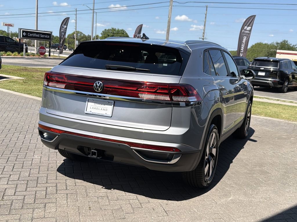 Used 2025 Volkswagen Atlas Cross Sport SE FWD image 6