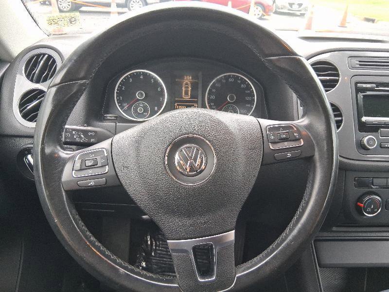Used 2013 Volkswagen Tiguan S image 22