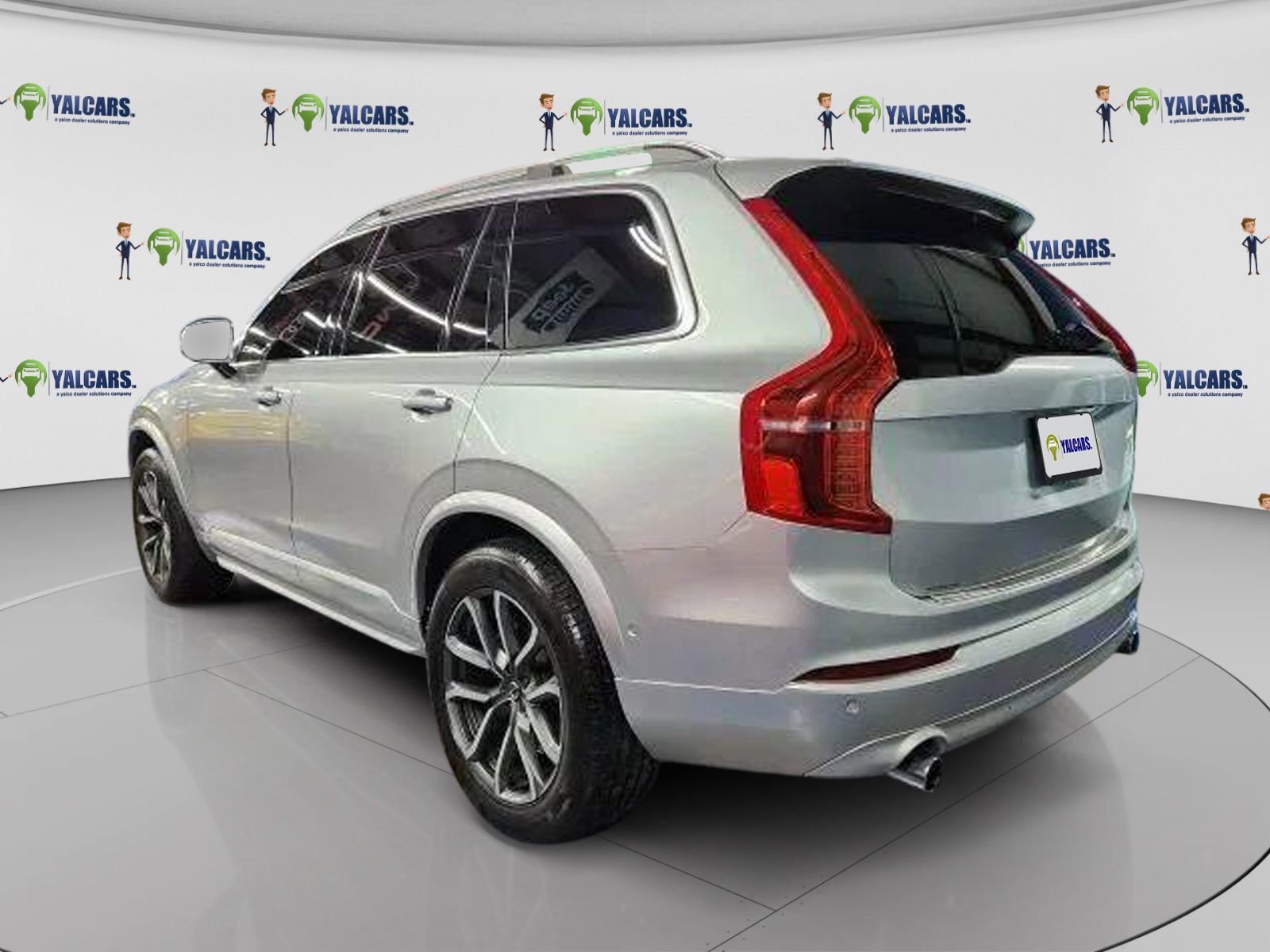 Used 2018 Volvo XC90 T5 Momentum w/ Convenience Package AWD/4WD image 4