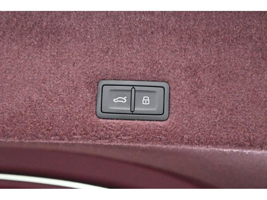 Used 2025 Lamborghini Urus SE image 97