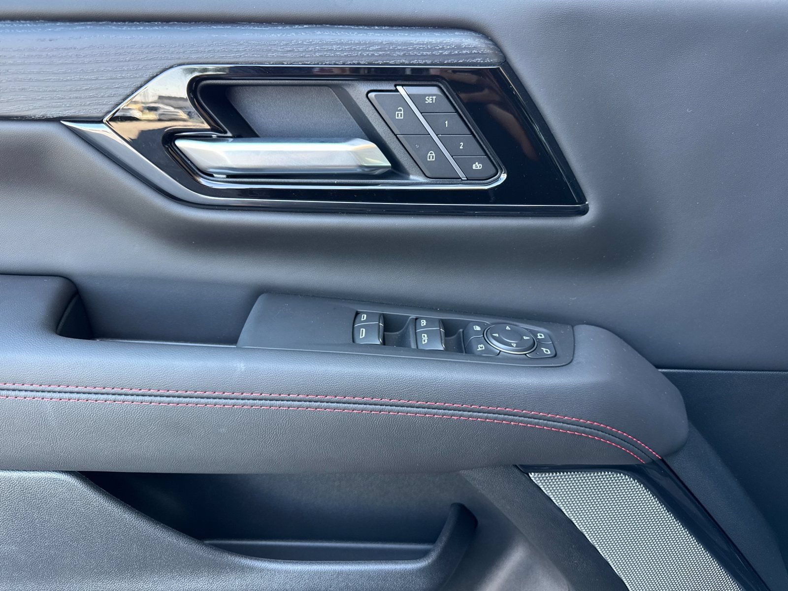New 2026 GMC Yukon XL AT4 Ultimate AWD/4WD image 11