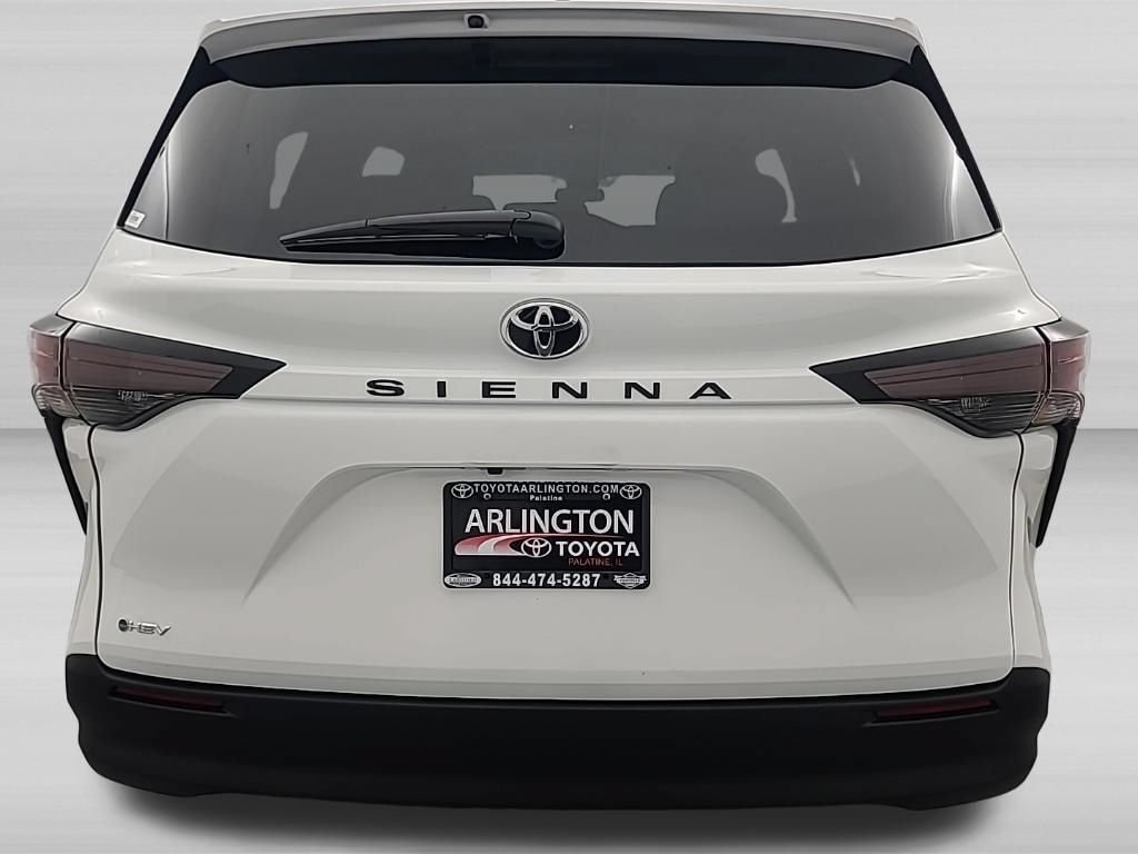 Used 2026 Toyota Sienna LE FWD image 6