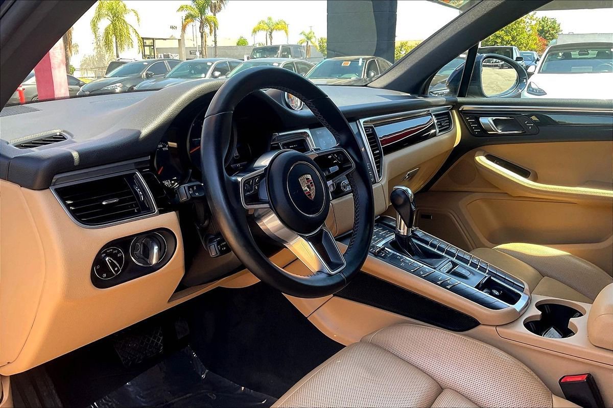 Used 2018 Porsche Macan AWD/4WD image 16