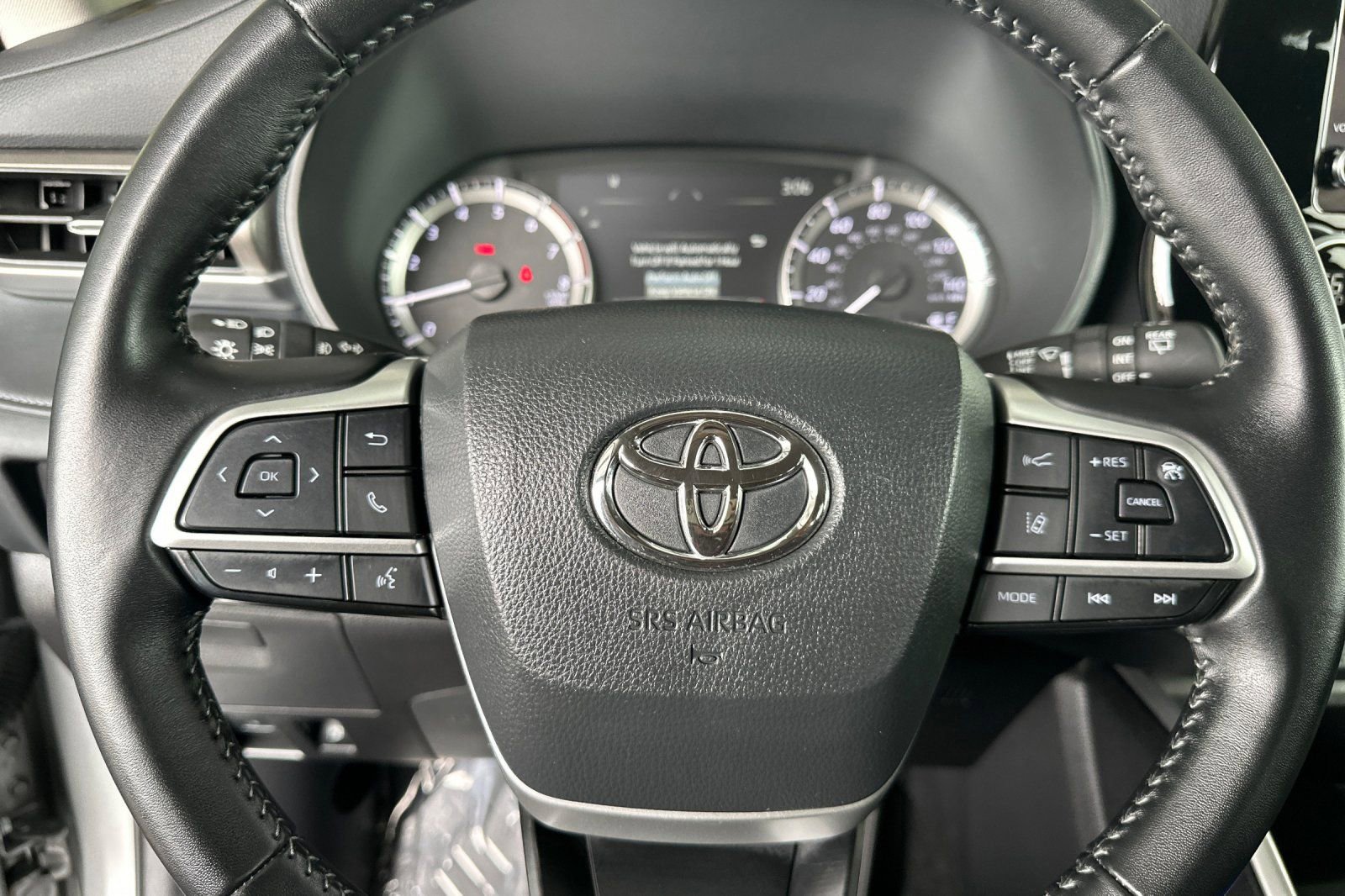 Used 2025 Toyota Highlander LE image 27