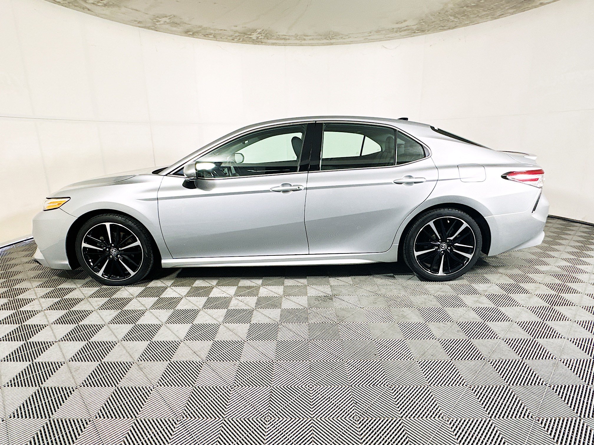 Used 2020 Toyota Camry XSE FWD image 6