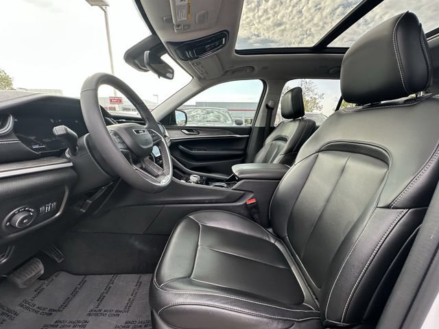 Used 2023 Jeep Grand Cherokee Limited AWD/4WD image 25