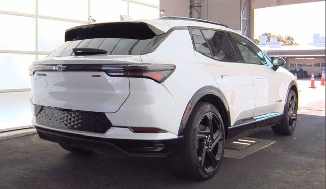 Used 2025 Chevrolet Equinox EV RS image 3