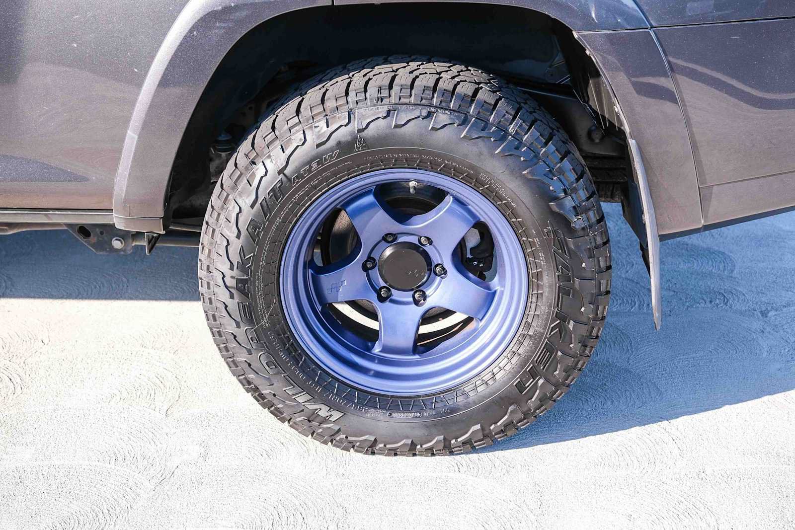 Used 2017 Toyota 4Runner SR5 AWD/4WD image 9